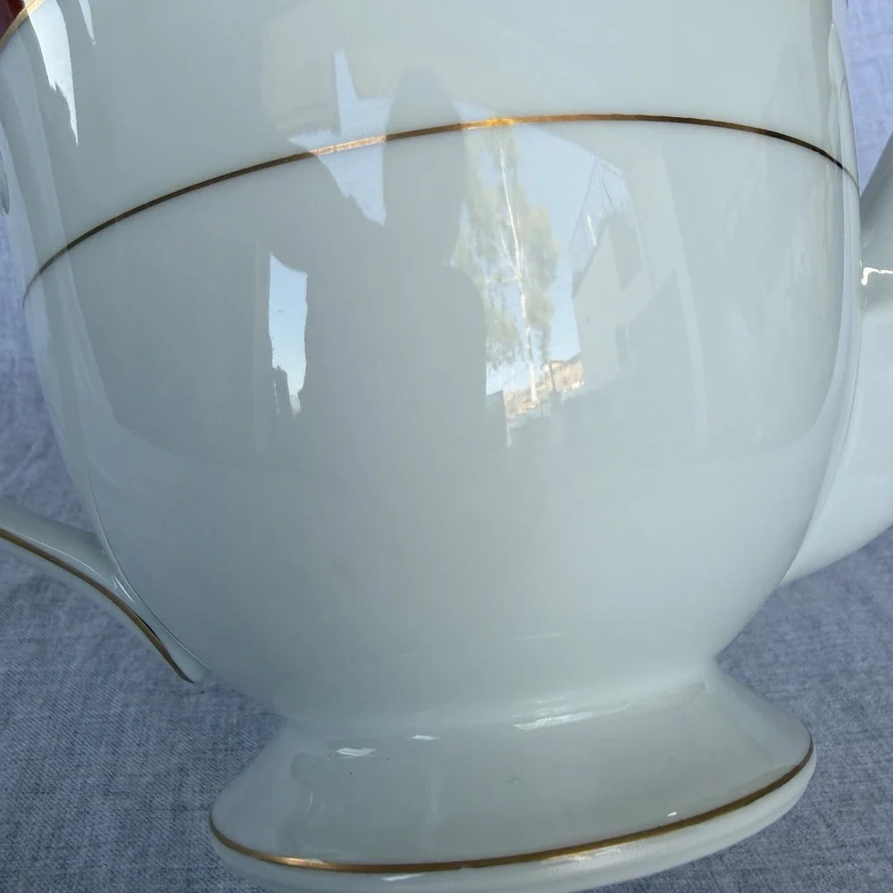 MINT! Noritake Goldhill 6613 Teapot with Lid Vintage Fine Porcelain Maroon Gold